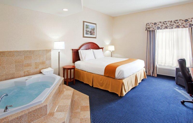 Holiday Inn Express Hotel & Suites Cleveland-Richfield