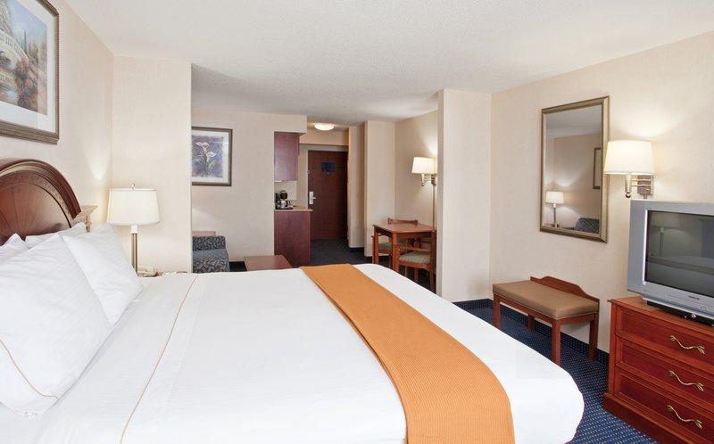 Holiday Inn Express Hotel & Suites Cleveland-Richfield