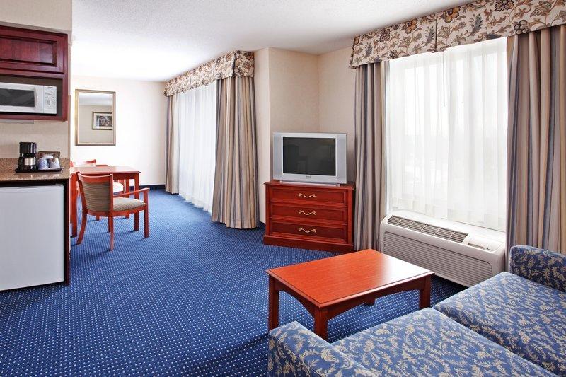 Holiday Inn Express Hotel & Suites Cleveland-Richfield