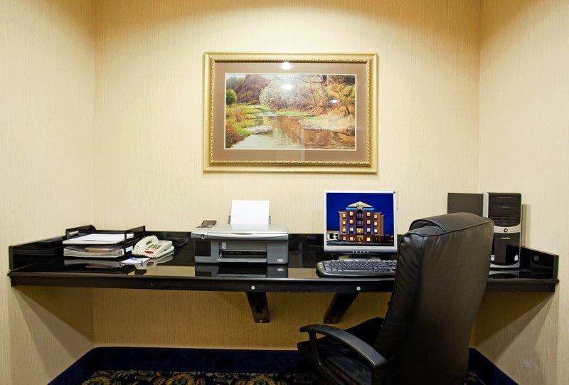 Holiday Inn Express Hotel & Suites Cleveland-Richfield