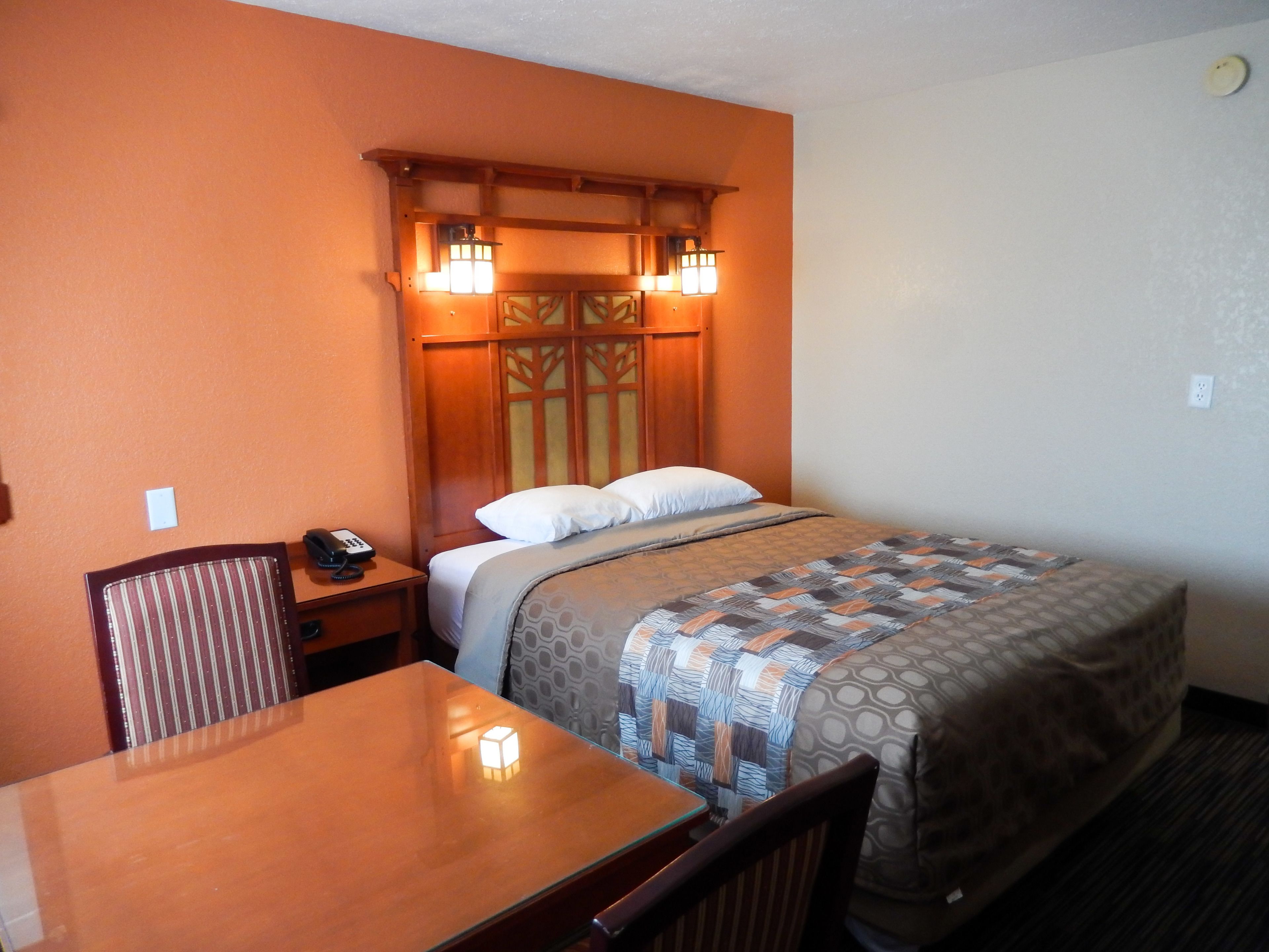 Motel 6 Rossford, OH