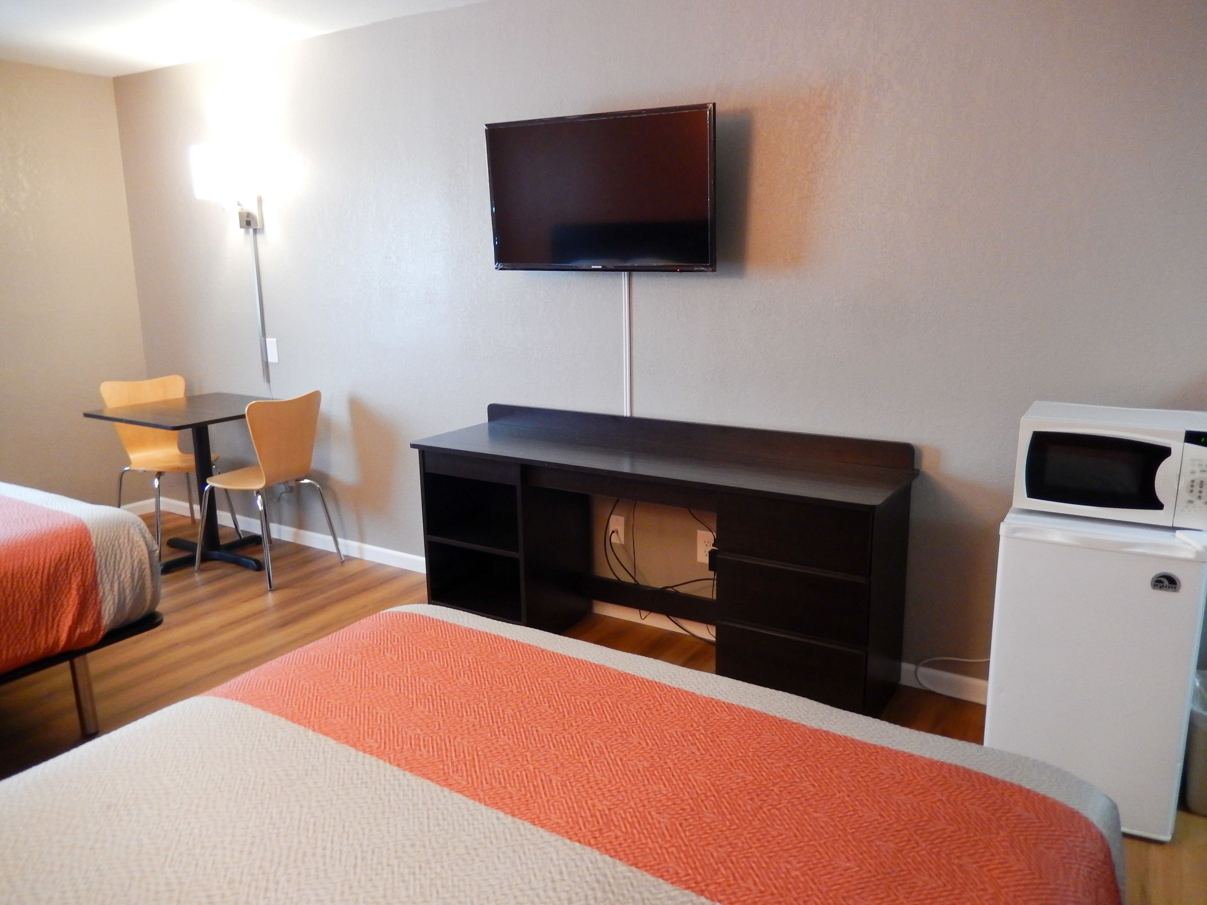 Motel 6 Rossford, OH