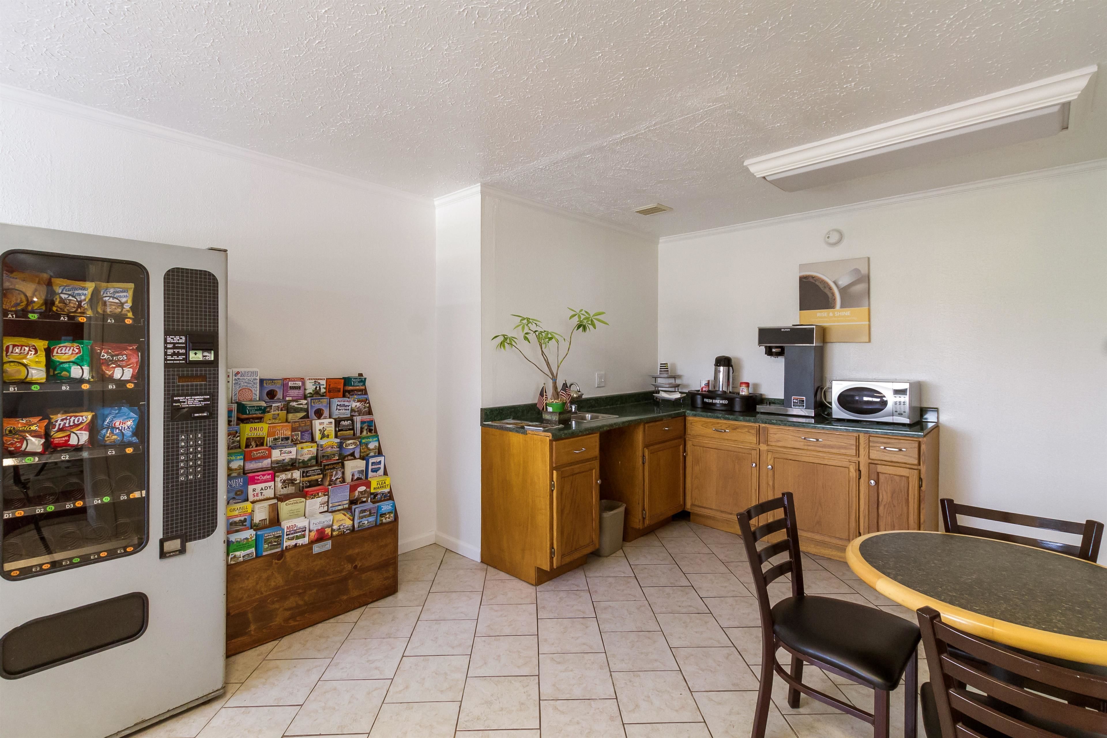 Motel 6 Rossford, OH