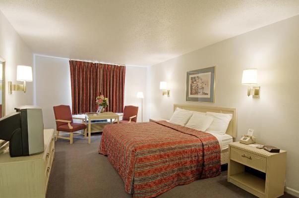 Days Inn by Wyndham Sandusky / Cedar Point