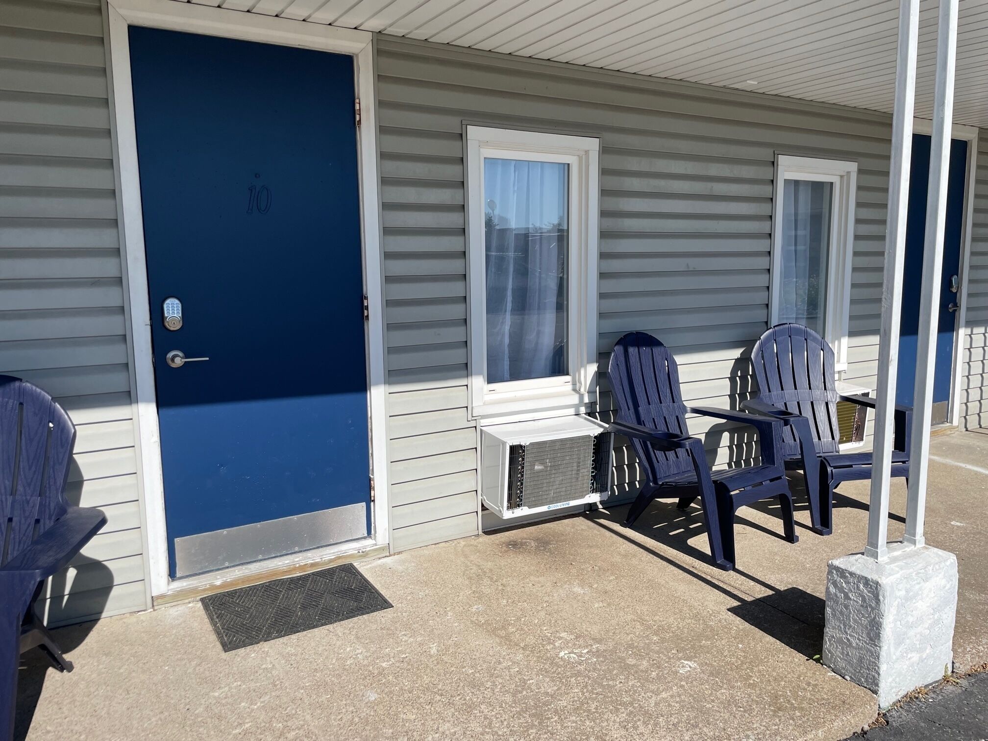 Anchor Bay Inn and Suites