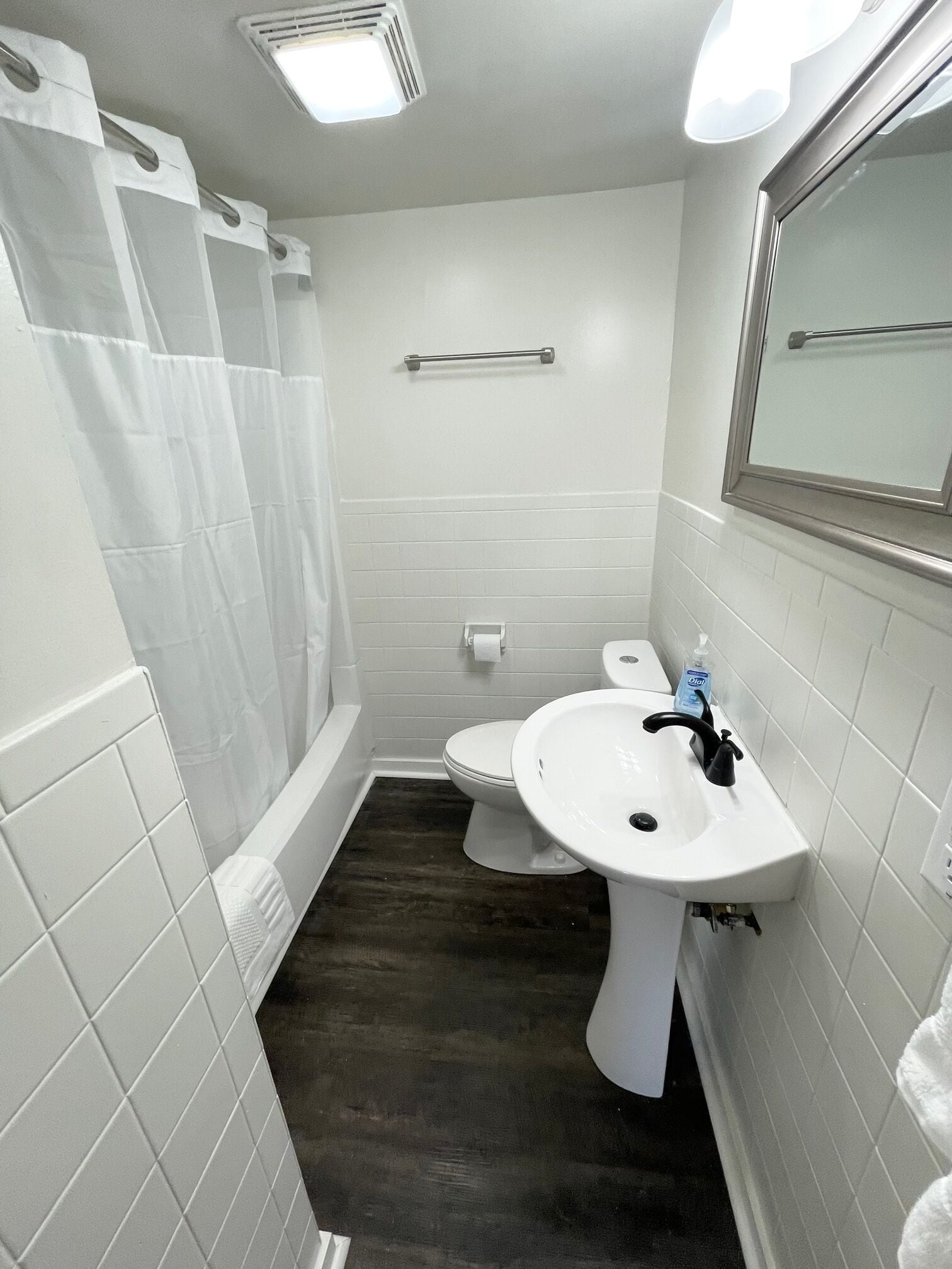 Anchor Bay Inn and Suites