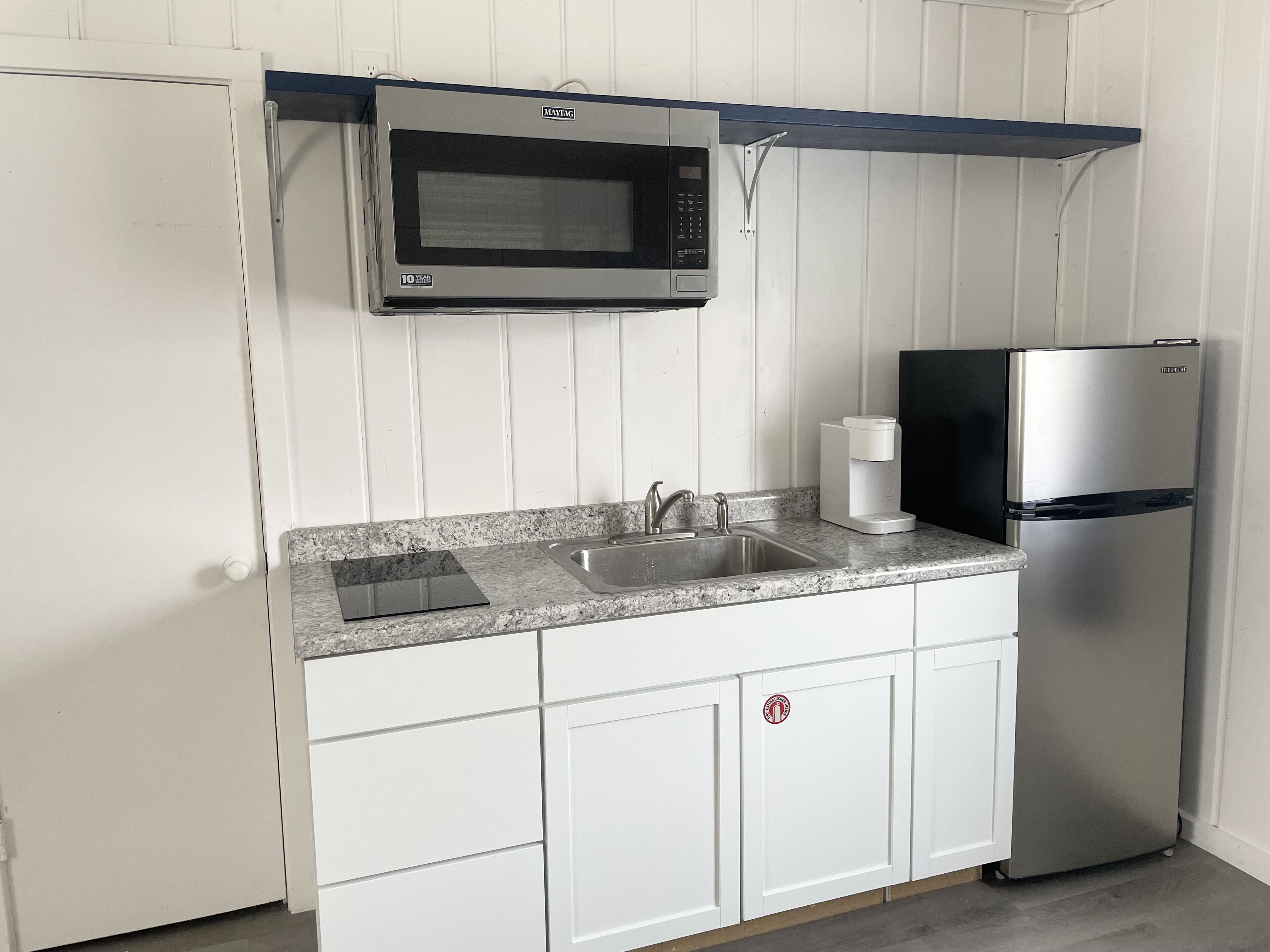 Anchor Bay Inn and Suites