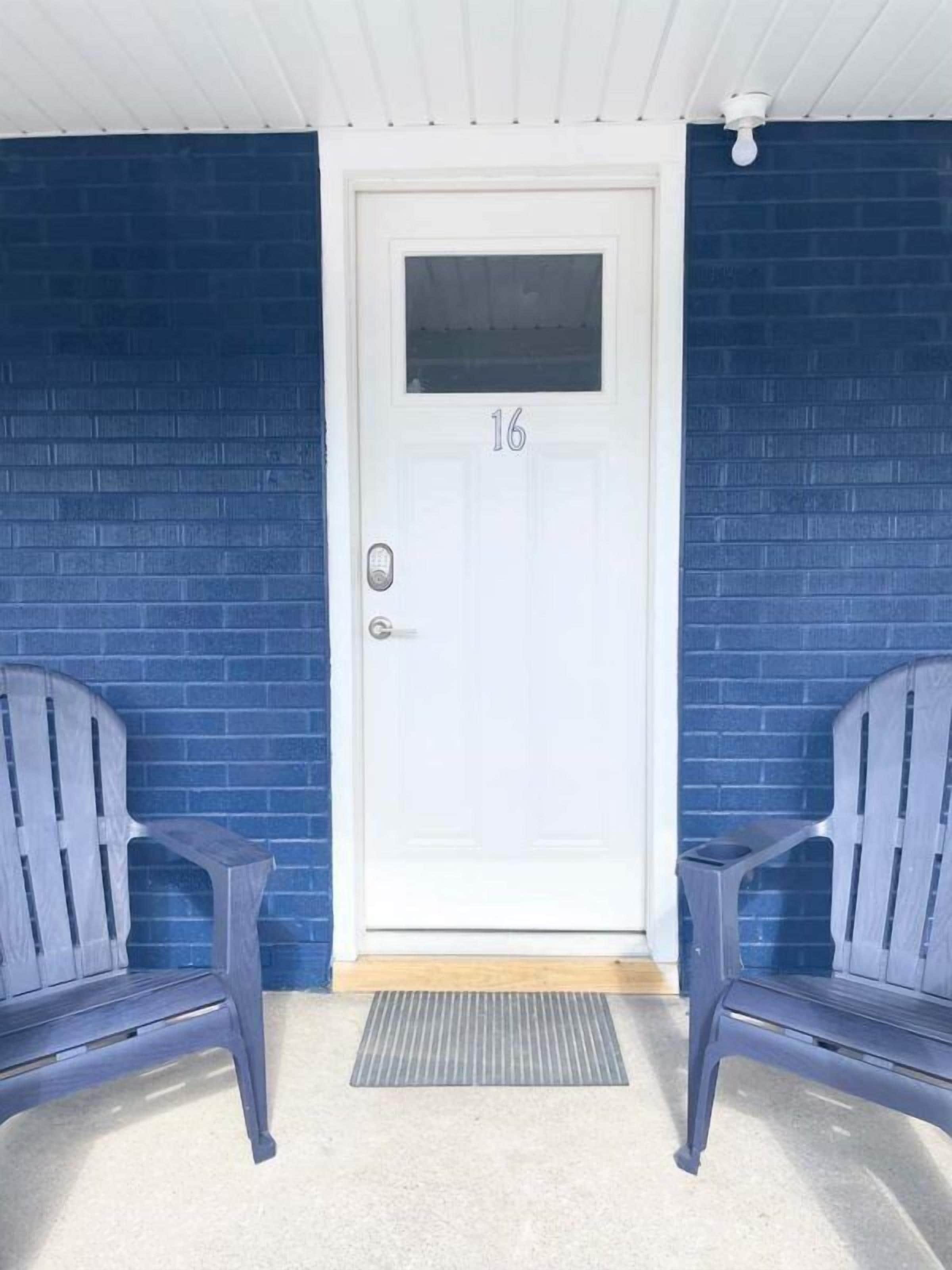 Anchor Bay Inn and Suites