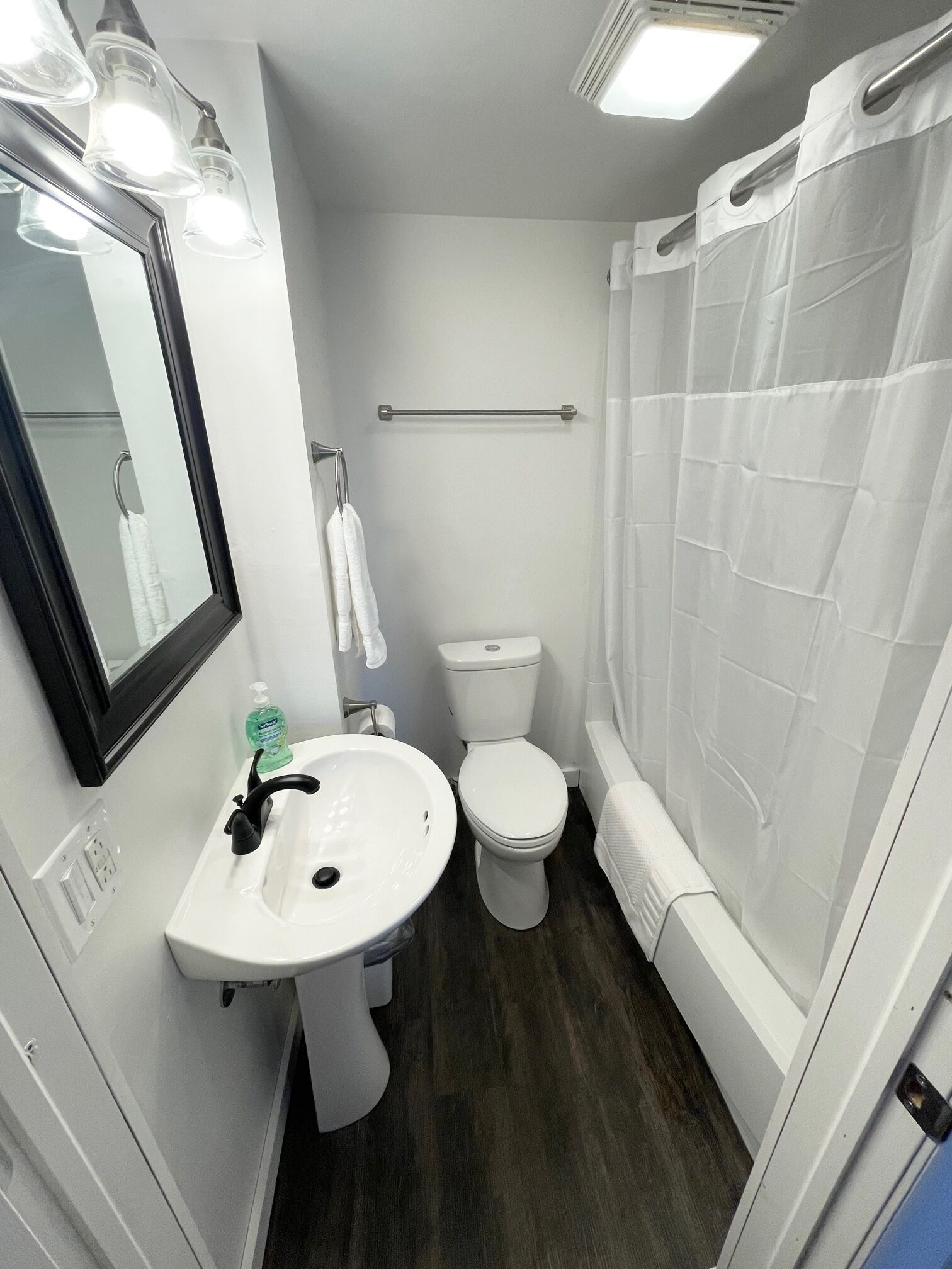 Anchor Bay Inn and Suites