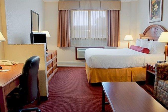 Best Western Plus Sandusky Hotel & Suites