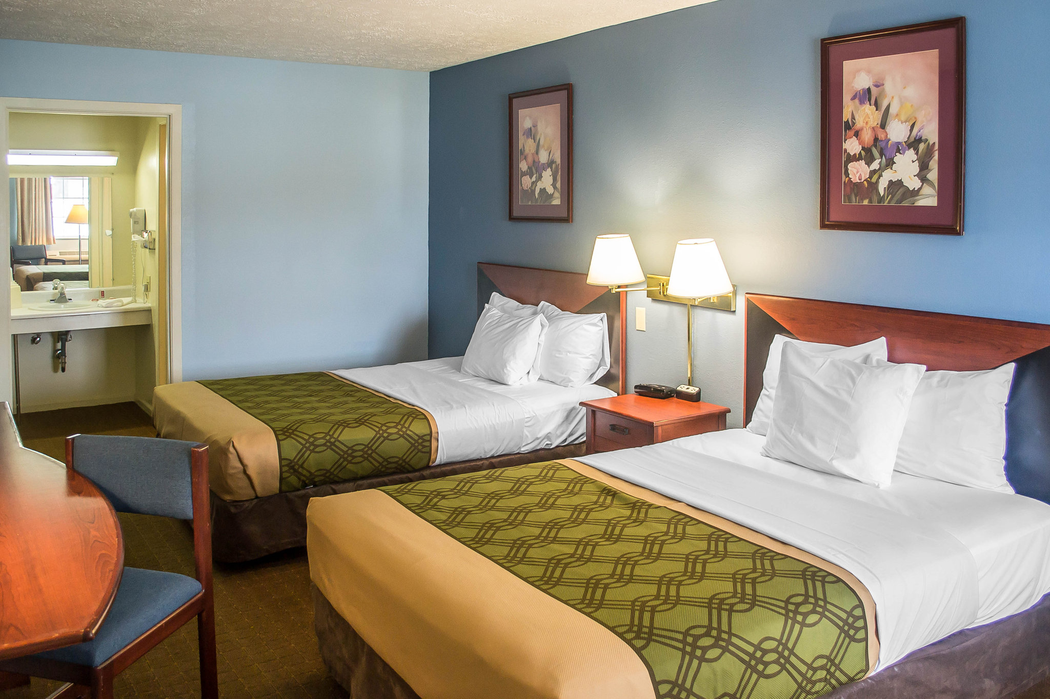 Econo Lodge Inn & Suites Cedar Point South