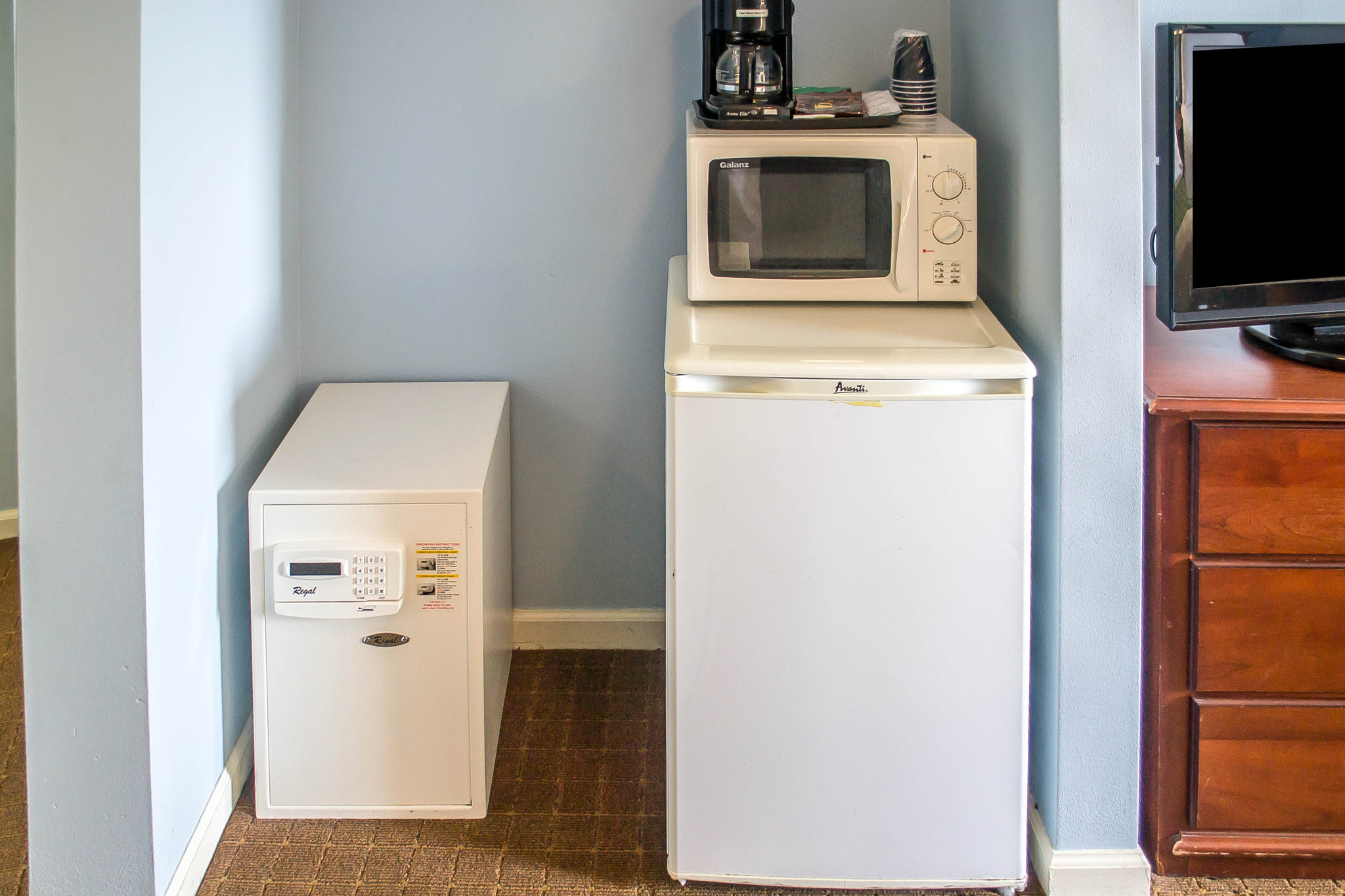 Econo Lodge Inn & Suites Cedar Point South