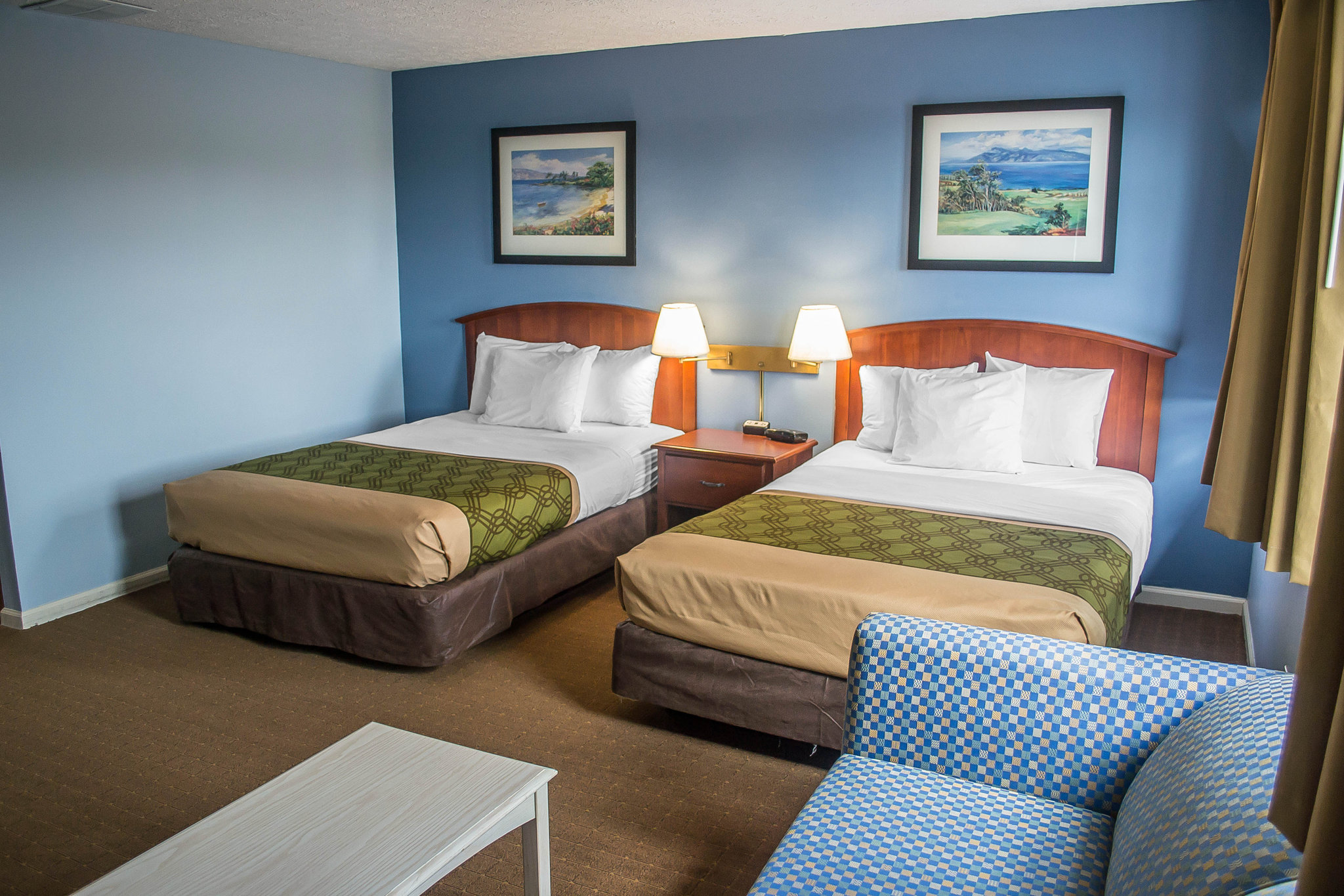 Econo Lodge Inn & Suites Cedar Point South