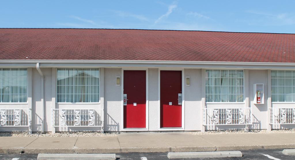 Econo Lodge Inn & Suites Cedar Point South