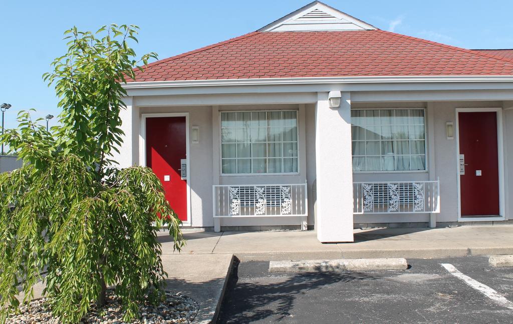 Econo Lodge Inn & Suites Cedar Point South