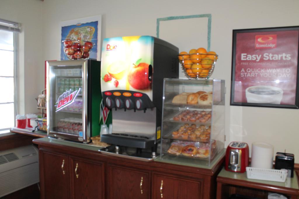 Econo Lodge Inn & Suites Cedar Point South