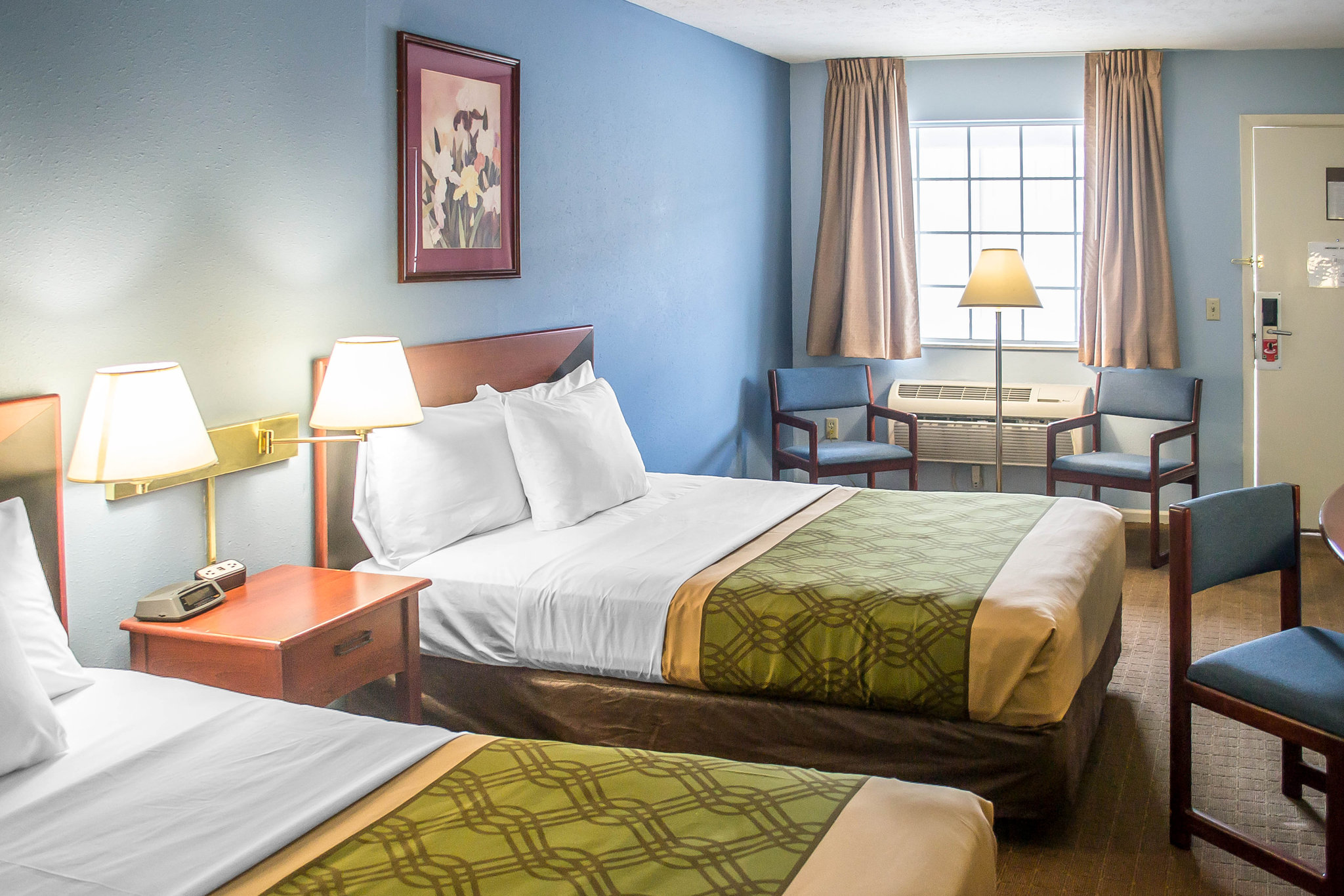 Econo Lodge Inn & Suites Cedar Point South