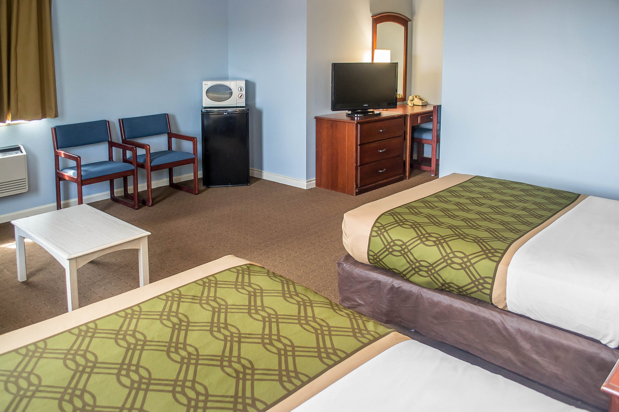 Econo Lodge Inn & Suites Cedar Point South