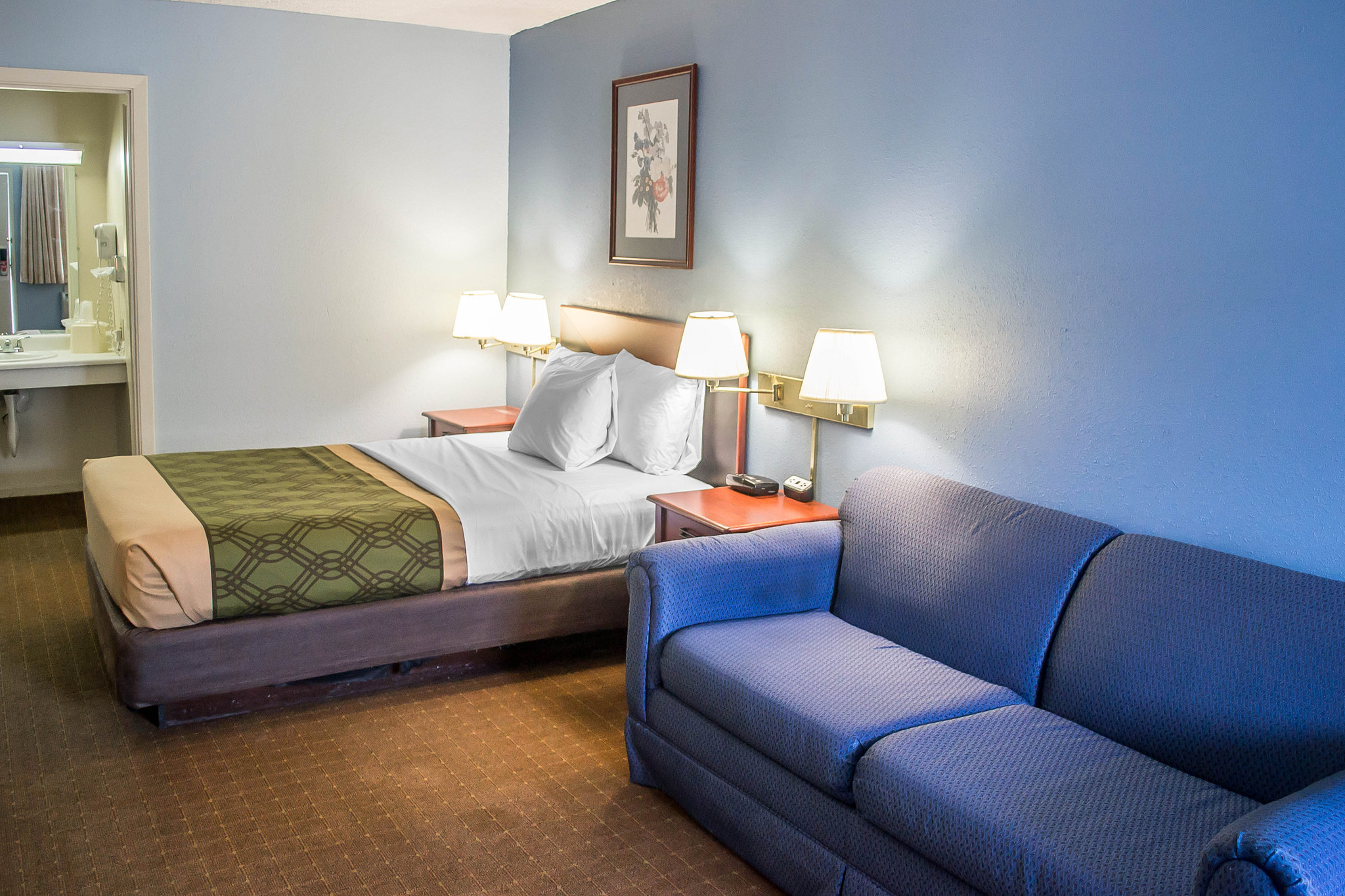 Econo Lodge Inn & Suites Cedar Point South