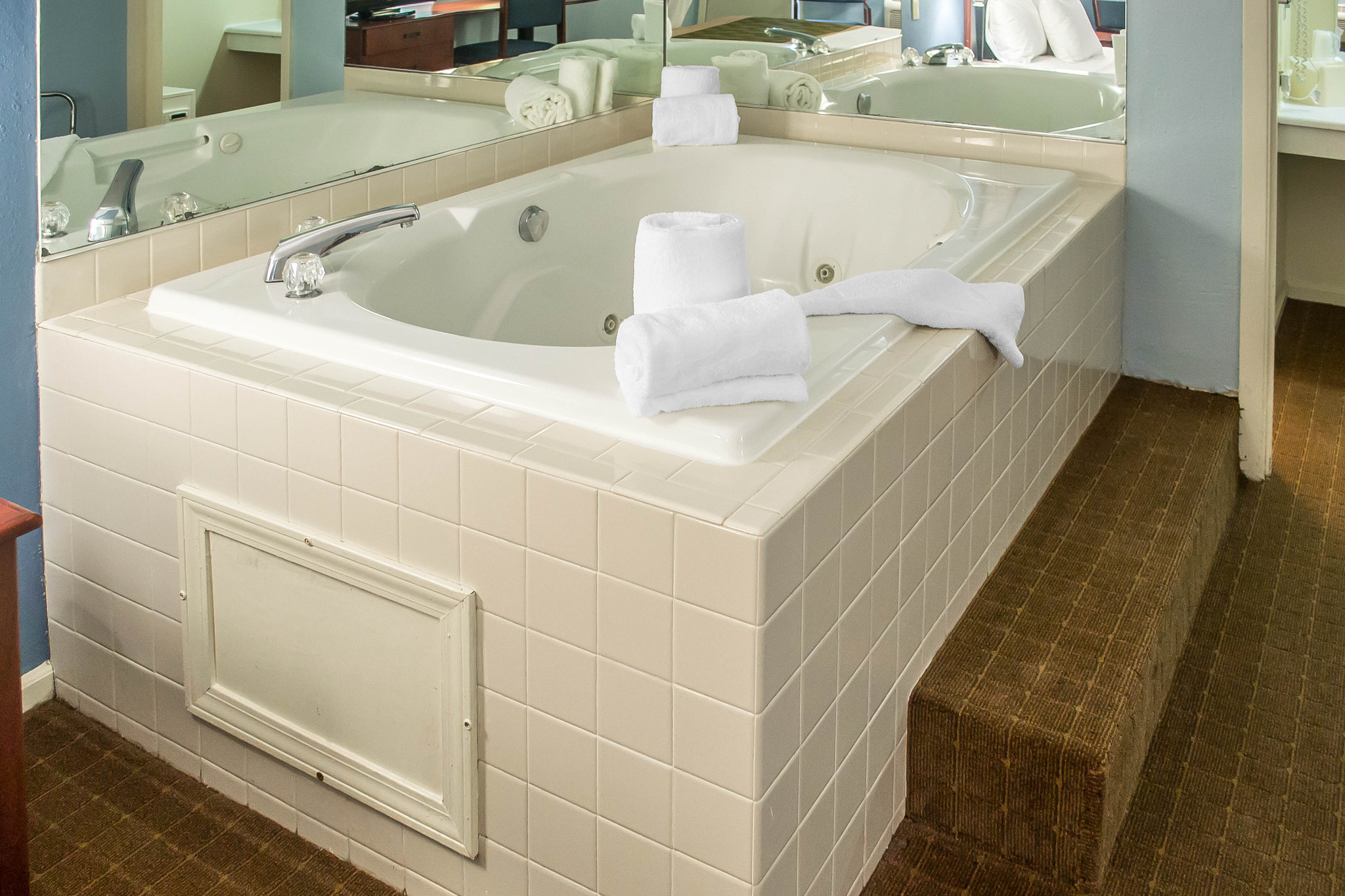 Econo Lodge Inn & Suites Cedar Point South