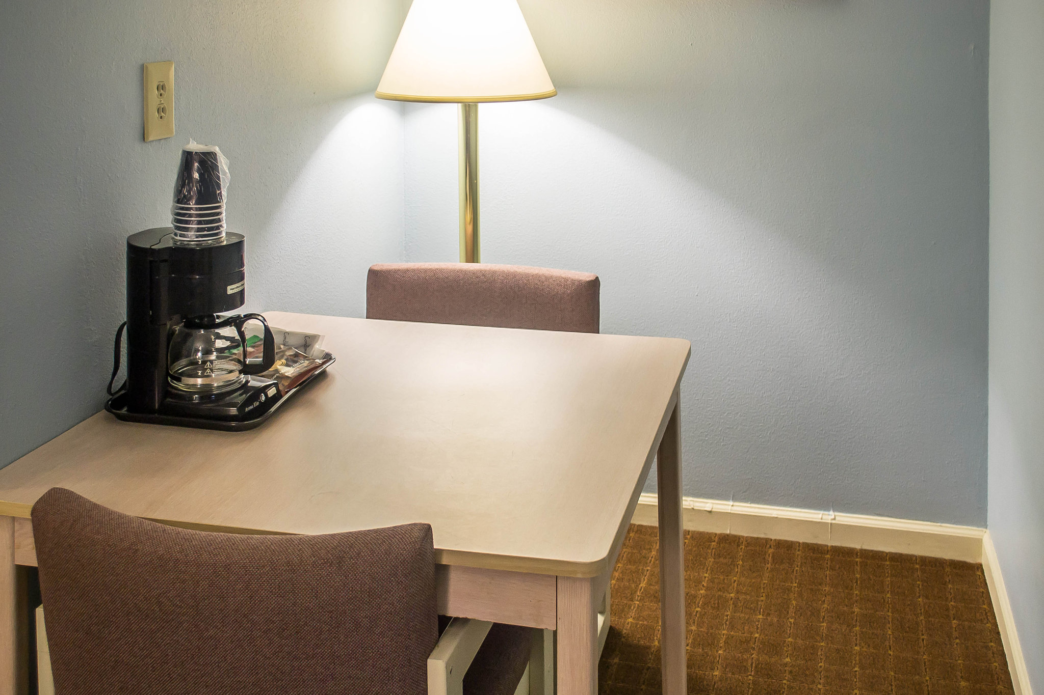 Econo Lodge Inn & Suites Cedar Point South