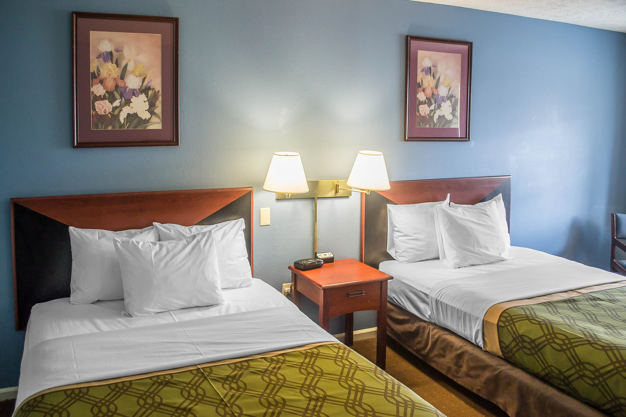 Econo Lodge Inn & Suites Cedar Point South
