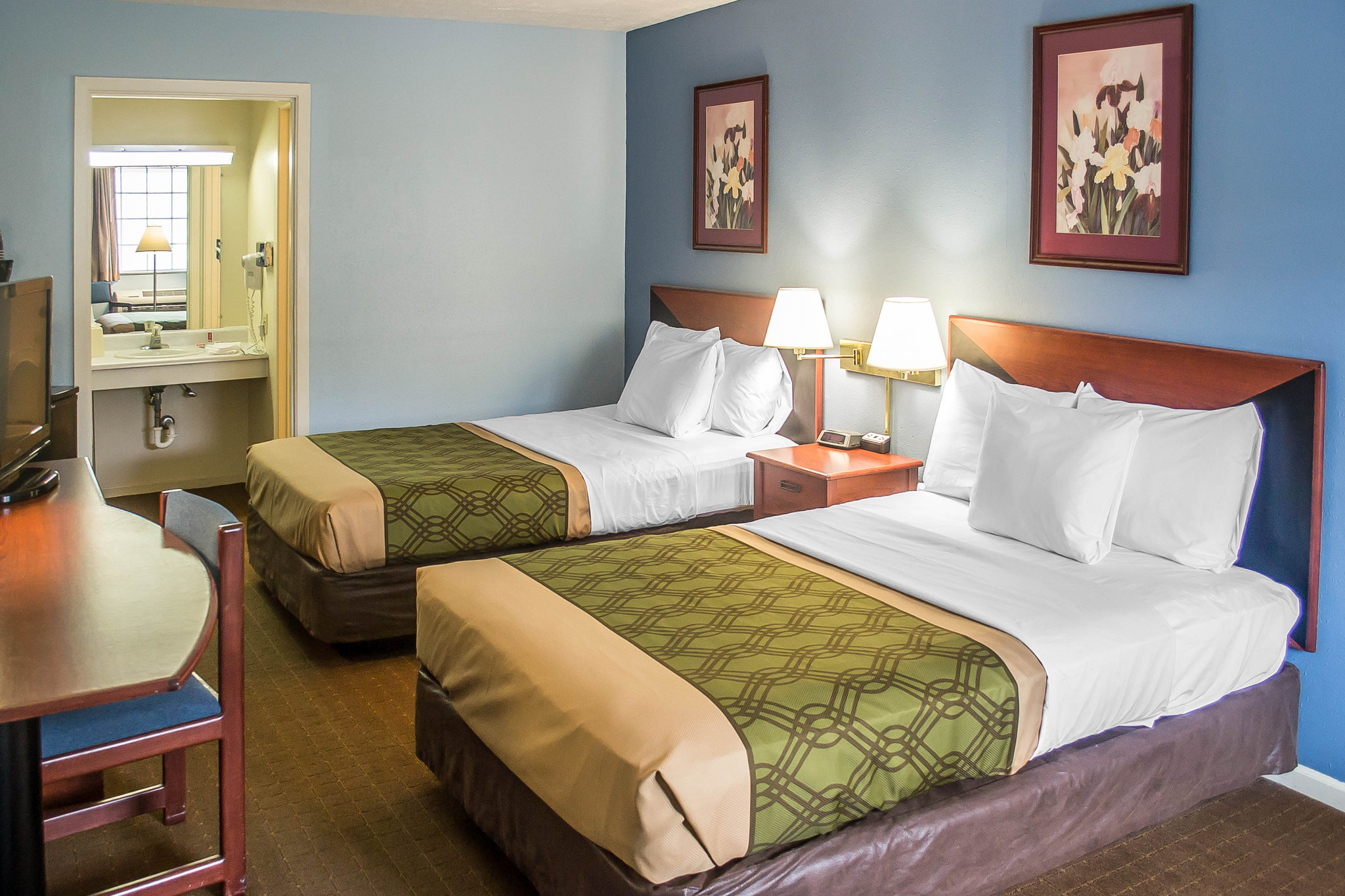 Econo Lodge Inn & Suites Cedar Point South