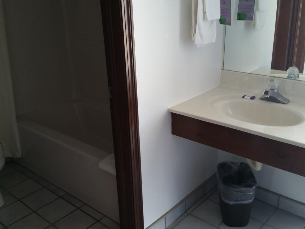 Knights Inn Sandusky