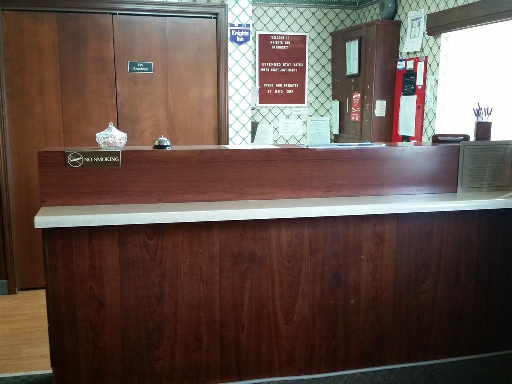 Knights Inn Sandusky