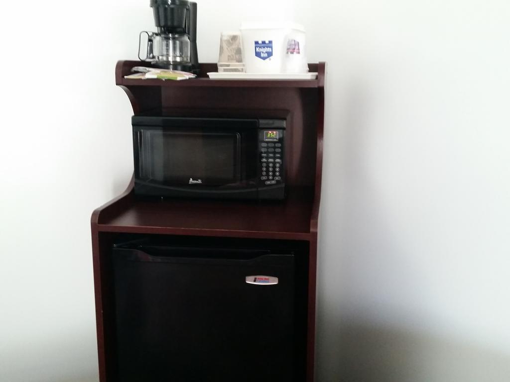 Knights Inn Sandusky