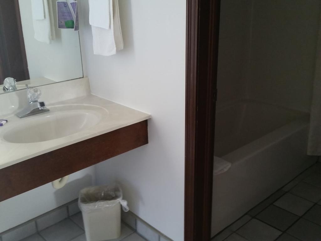 Knights Inn Sandusky