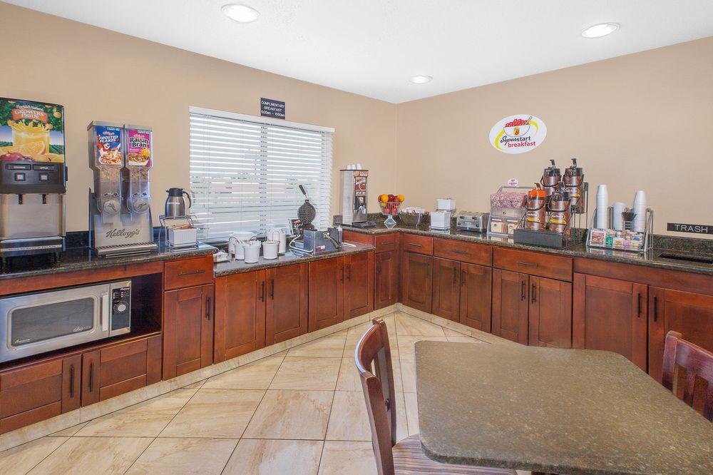 Super 8 by Wyndham Seville