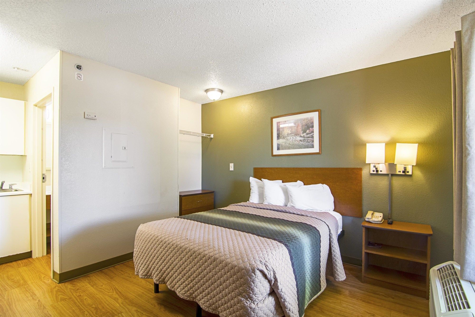 HomeTowne Studios Cincinnati - Sharonville