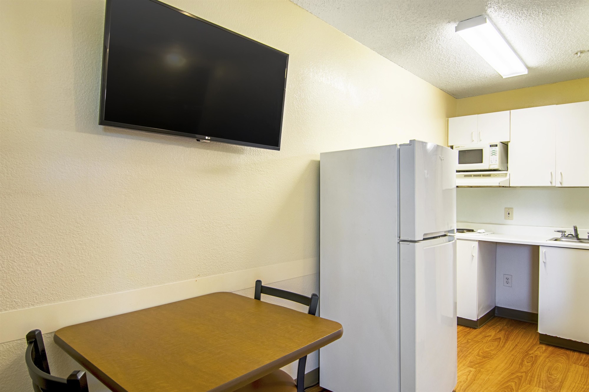 HomeTowne Studios Cincinnati - Sharonville