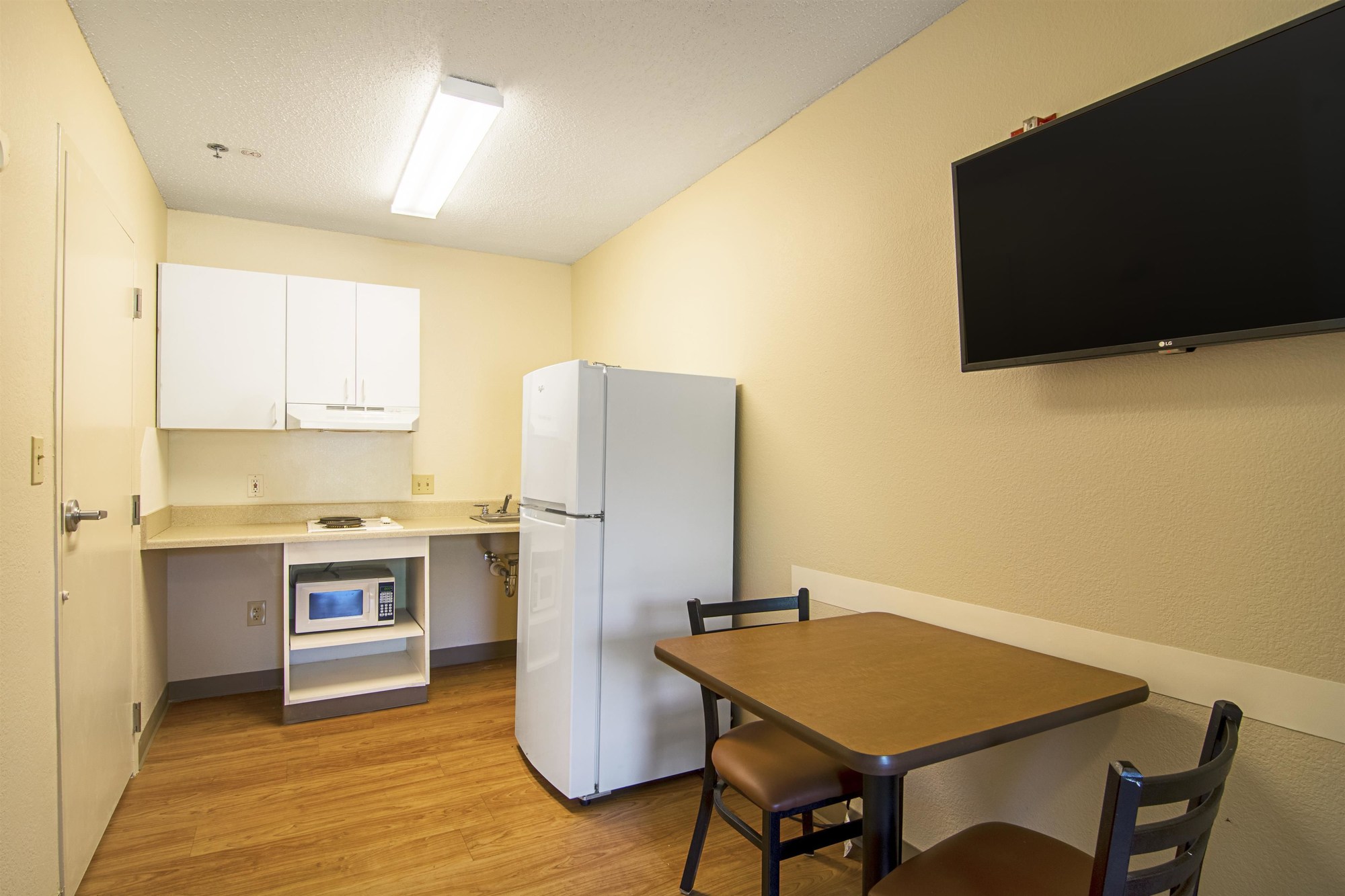 HomeTowne Studios Cincinnati - Sharonville