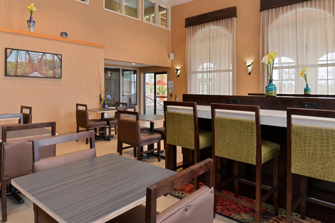 Comfort Inn & Suites