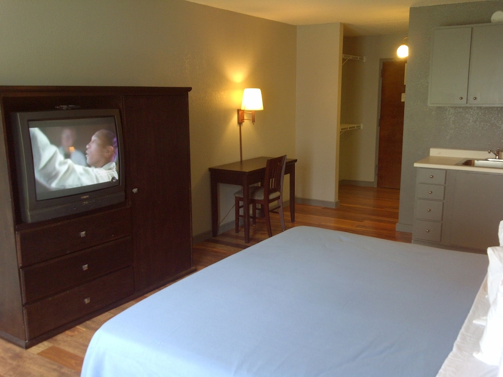 Country Hearth Inn & Suites South Point