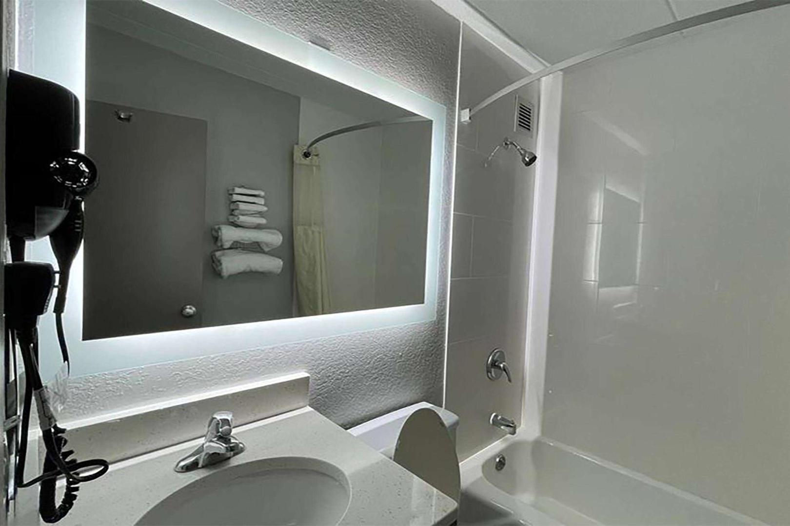 Days Inn & Suites by Wyndham Springfield OH