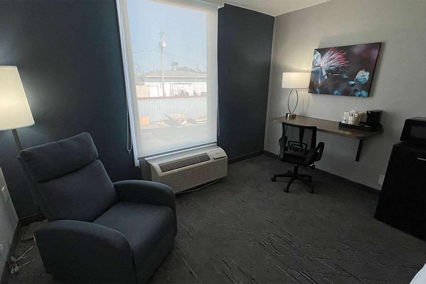 Days Inn & Suites by Wyndham Springfield OH