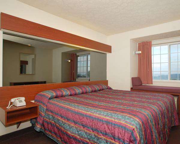 Knights Inn & Suites St Clairesville