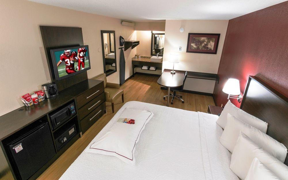 Red Roof Inn St Clairsville - Wheeling West