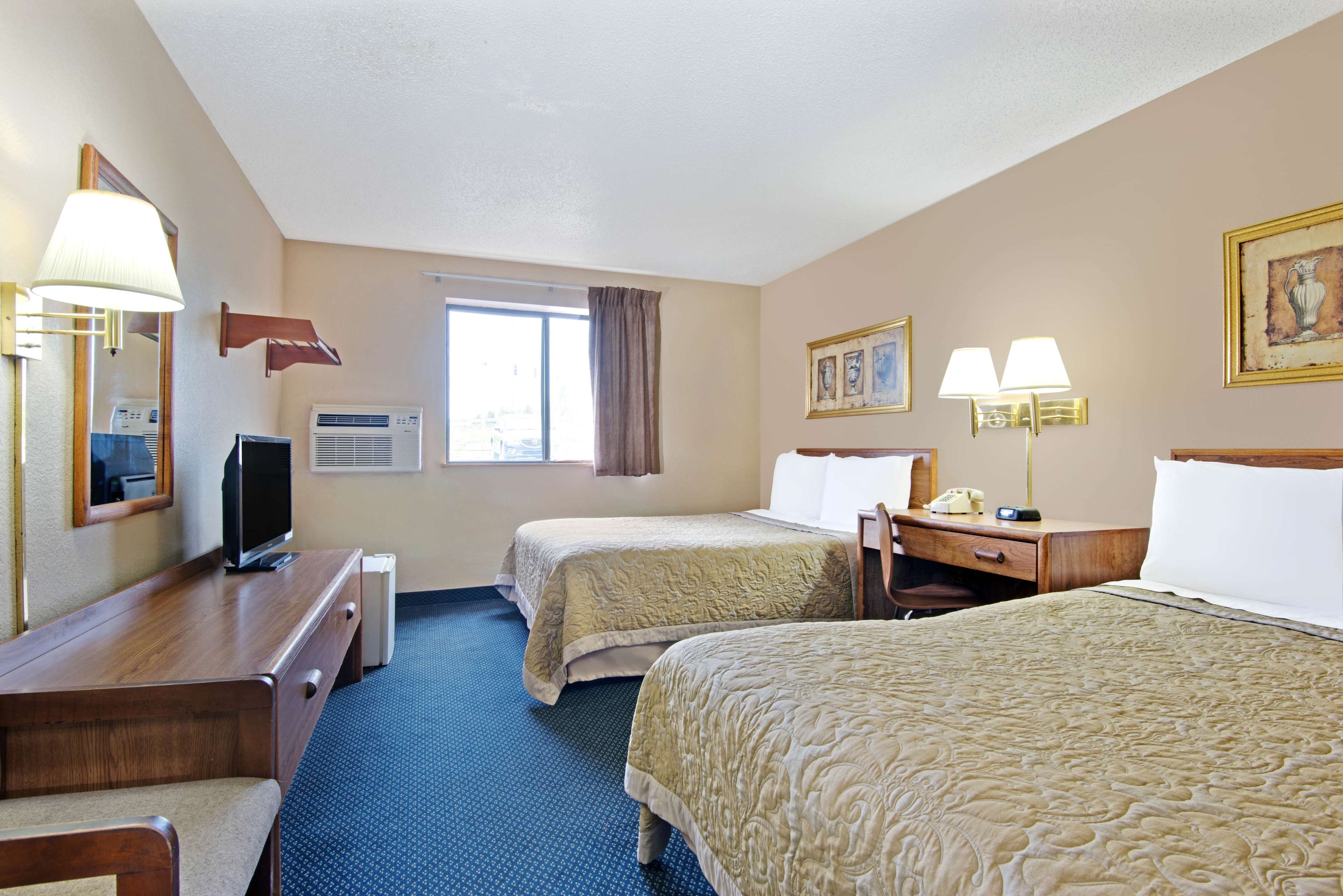 Super 8 by Wyndham St. Clairsville OH/Wheeling WV Area