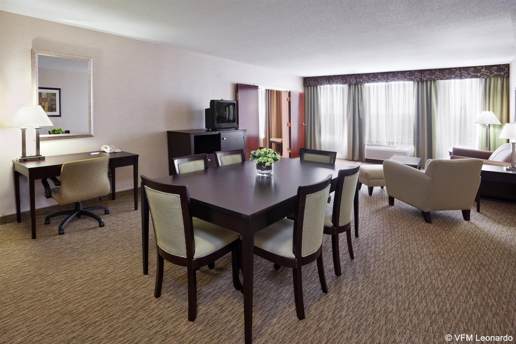 Holiday Inn Express & Suites Cleveland - Streetsboro