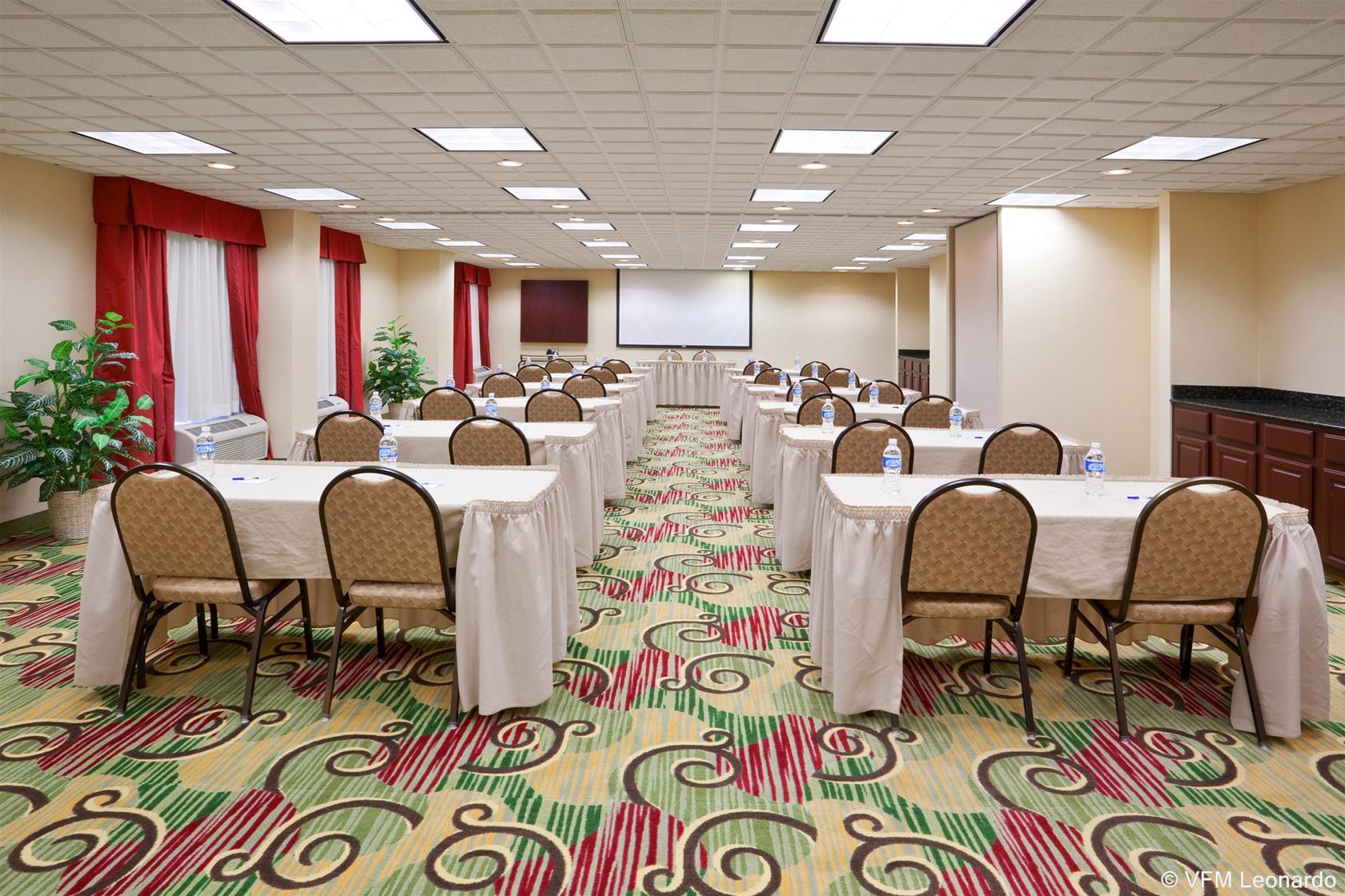 Holiday Inn Express & Suites Cleveland - Streetsboro
