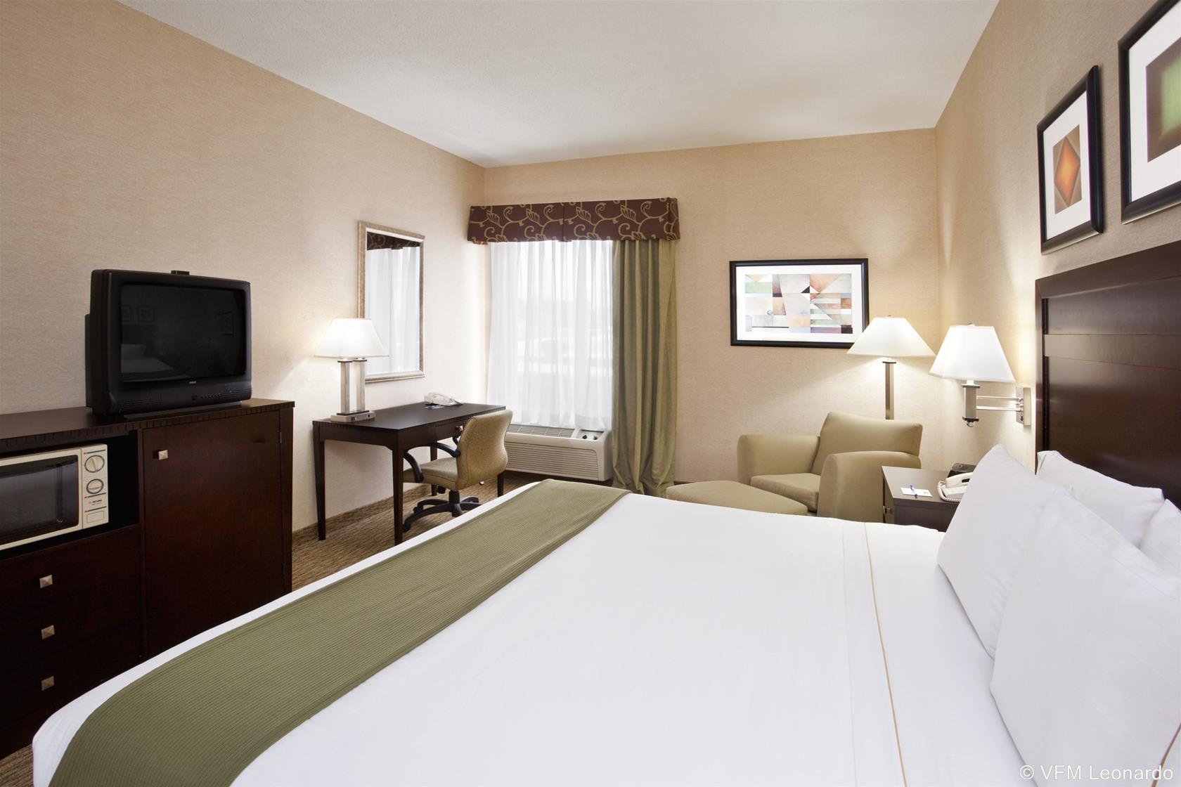 Holiday Inn Express & Suites Cleveland - Streetsboro