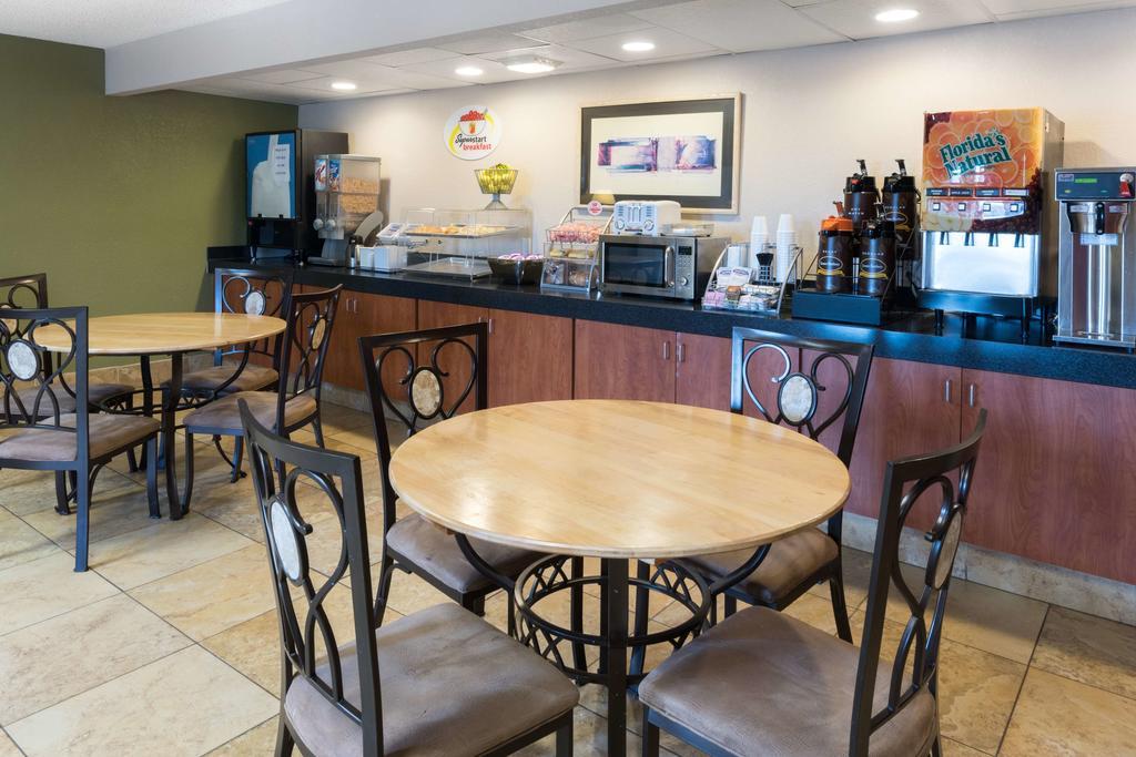 Super 8 by Wyndham Strongsville/Cleveland