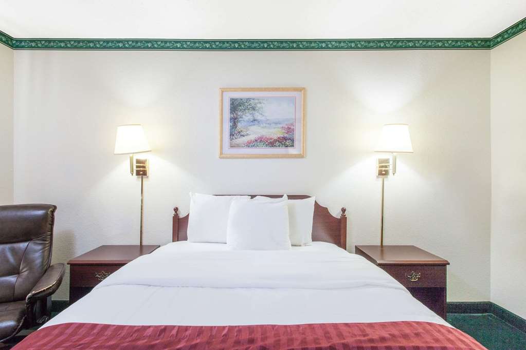 Baymont Inn & Suites by Wyndham Swanton/Toledo Airport