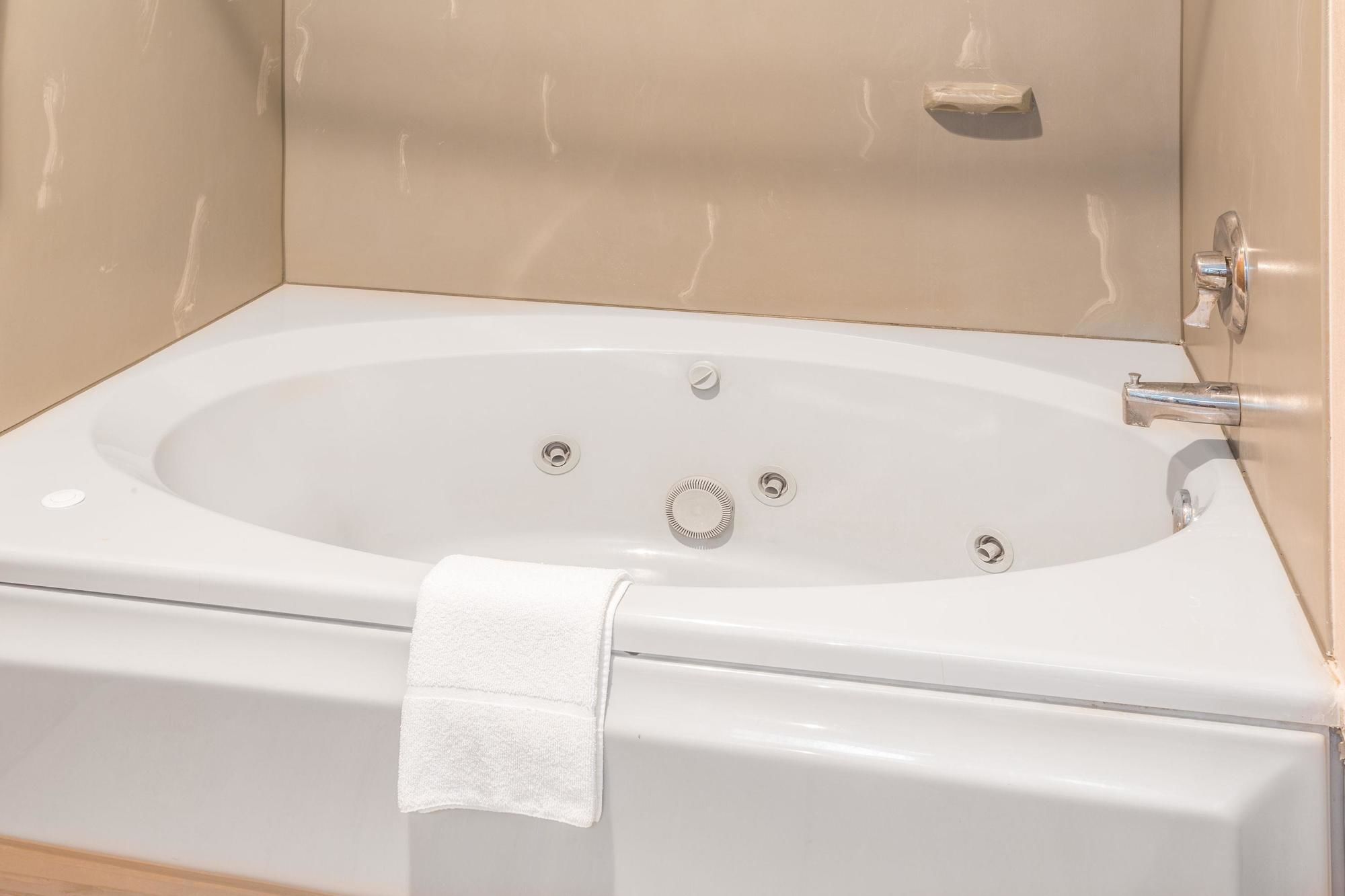 Days Inn by Wyndham Tiffin