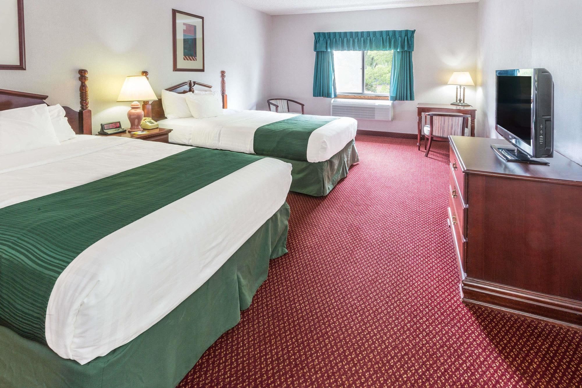 Days Inn by Wyndham Tiffin