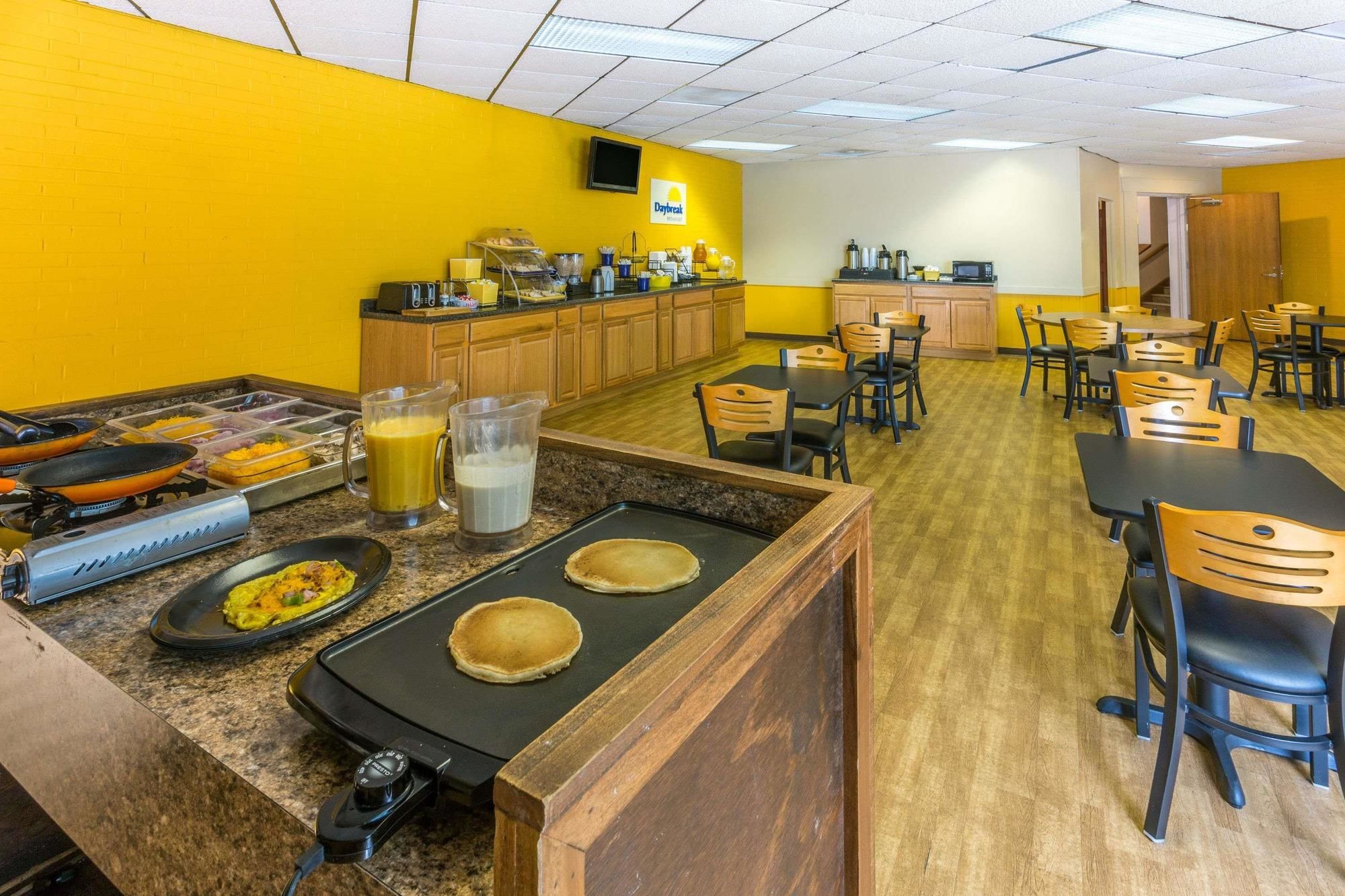 Days Inn by Wyndham Tiffin